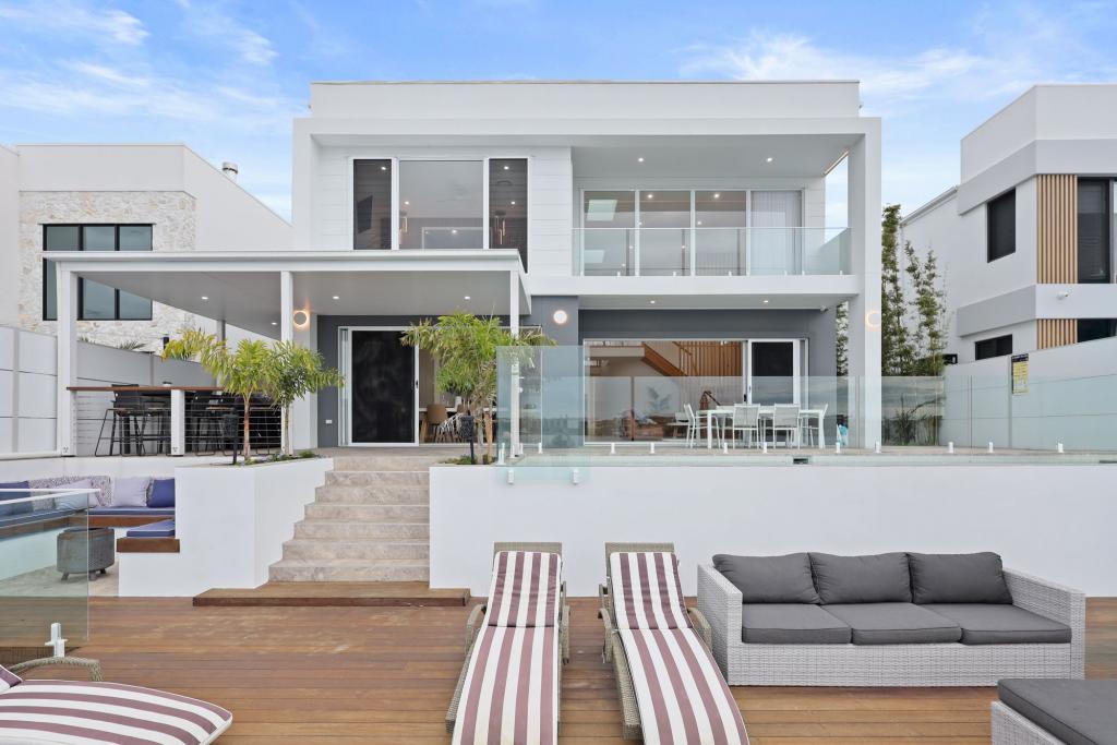 168 Coolum Pde, Newport, QLD 4020