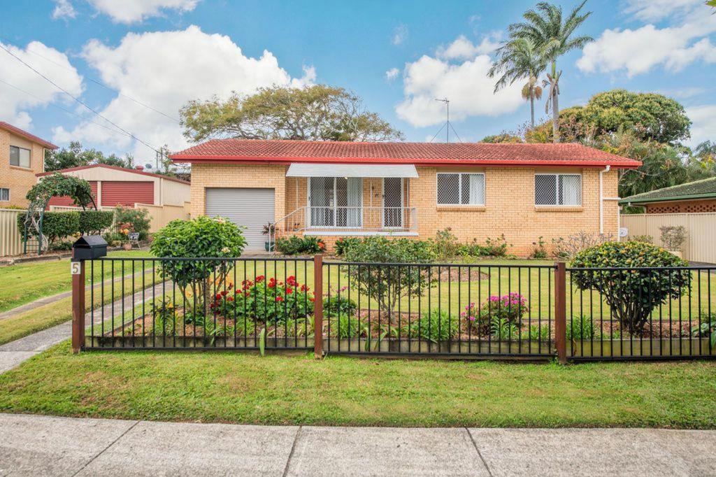 5 The Gld, Labrador, QLD 4215
