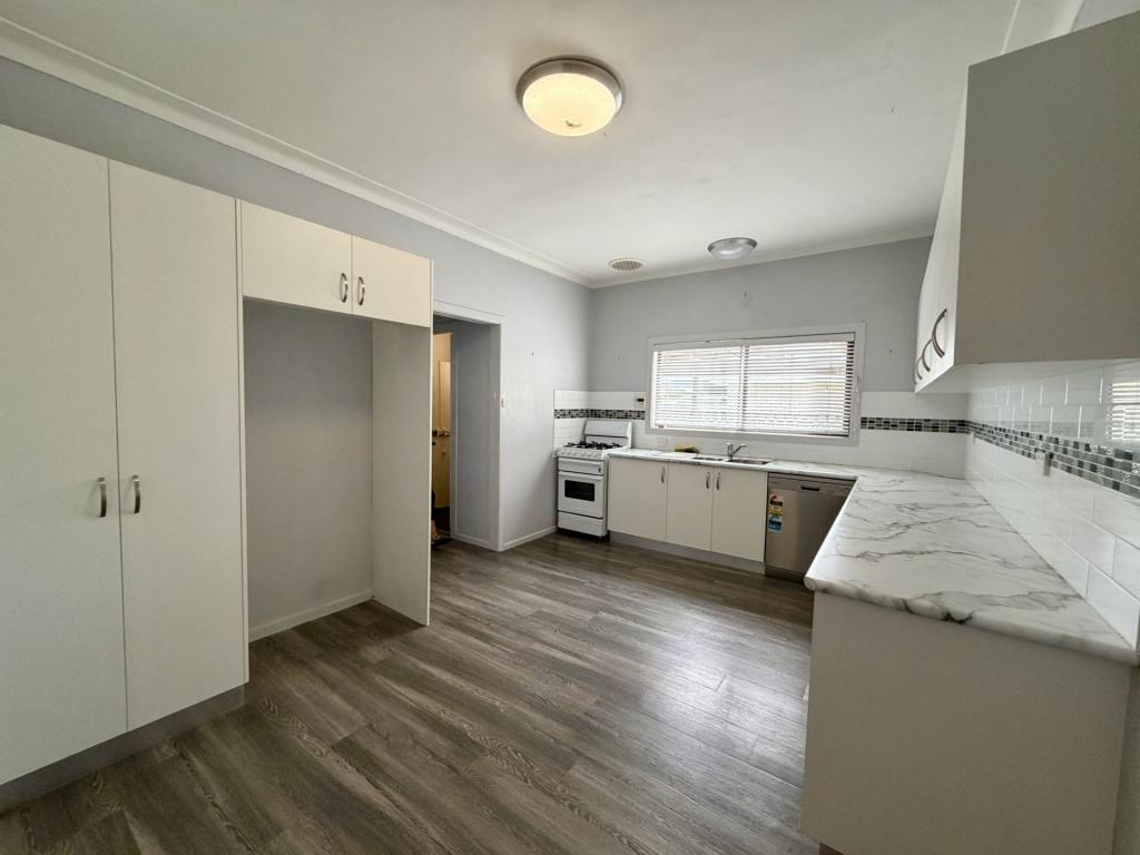 32 ROBERT ST, SOUTH TAMWORTH, NSW 2340