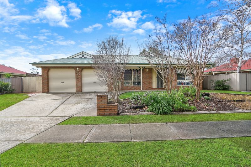 2 Oakmont Cct, West Wodonga, VIC 3690