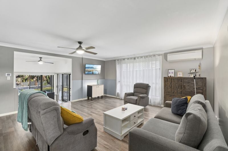 6 Flemmings Cres, Horsley, NSW 2530