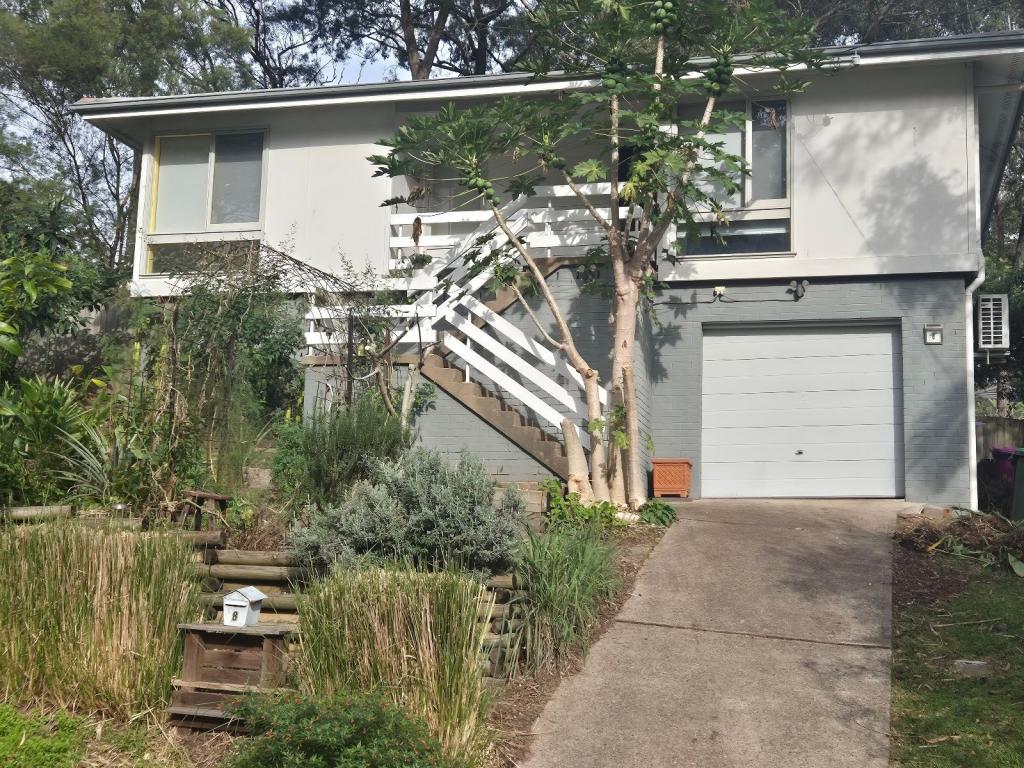 8 Korekoba Pl, Bolton Point, NSW 2283