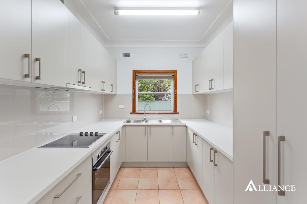 5 COLLEEN AVE, PICNIC POINT, NSW 2213