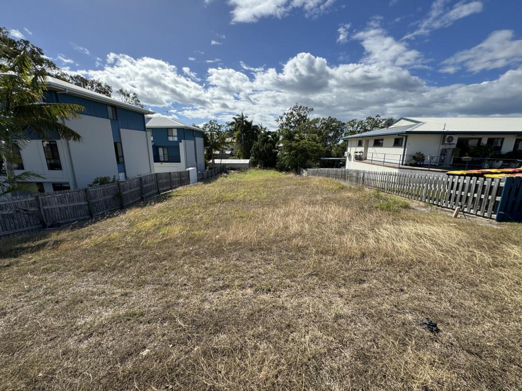 8 ARTHUR ST, BOYNE ISLAND, QLD 4680