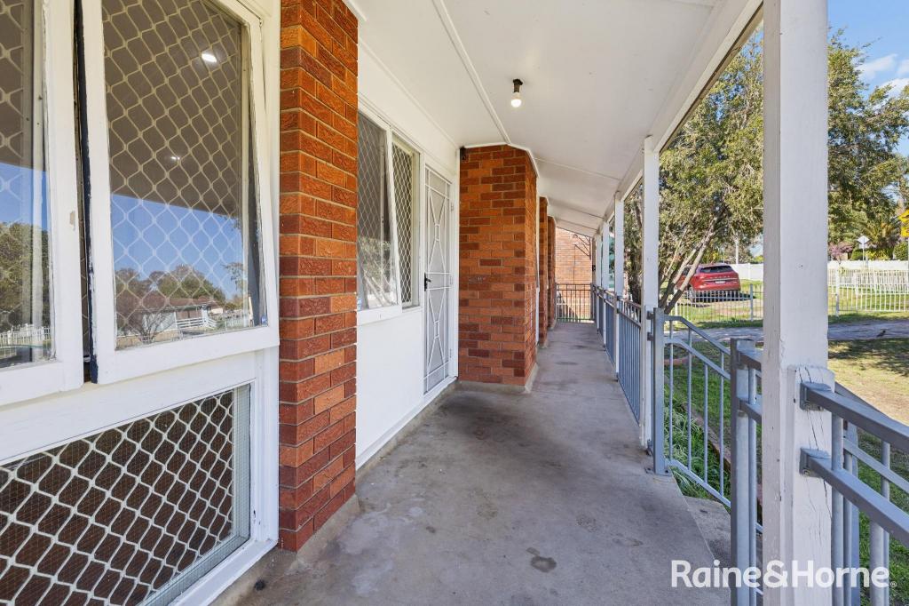 33 Cottonwood Cres, Macquarie Fields, NSW 2564
