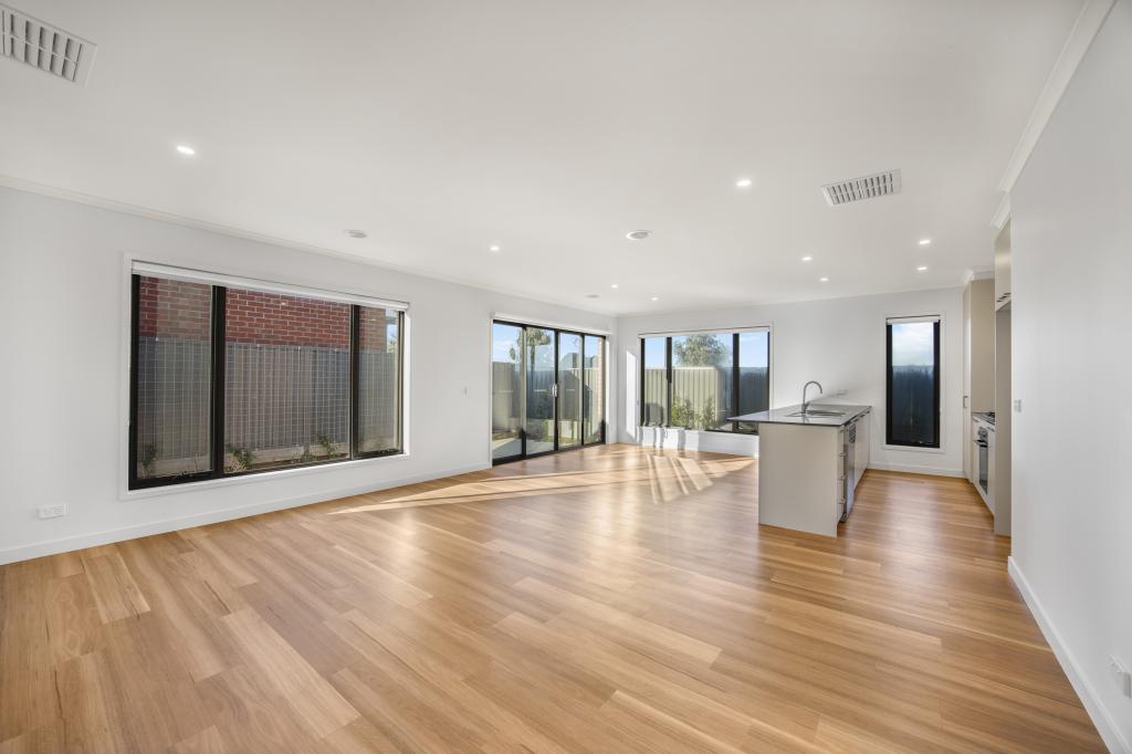 2 Thurling Pde, Lucas, VIC 3350