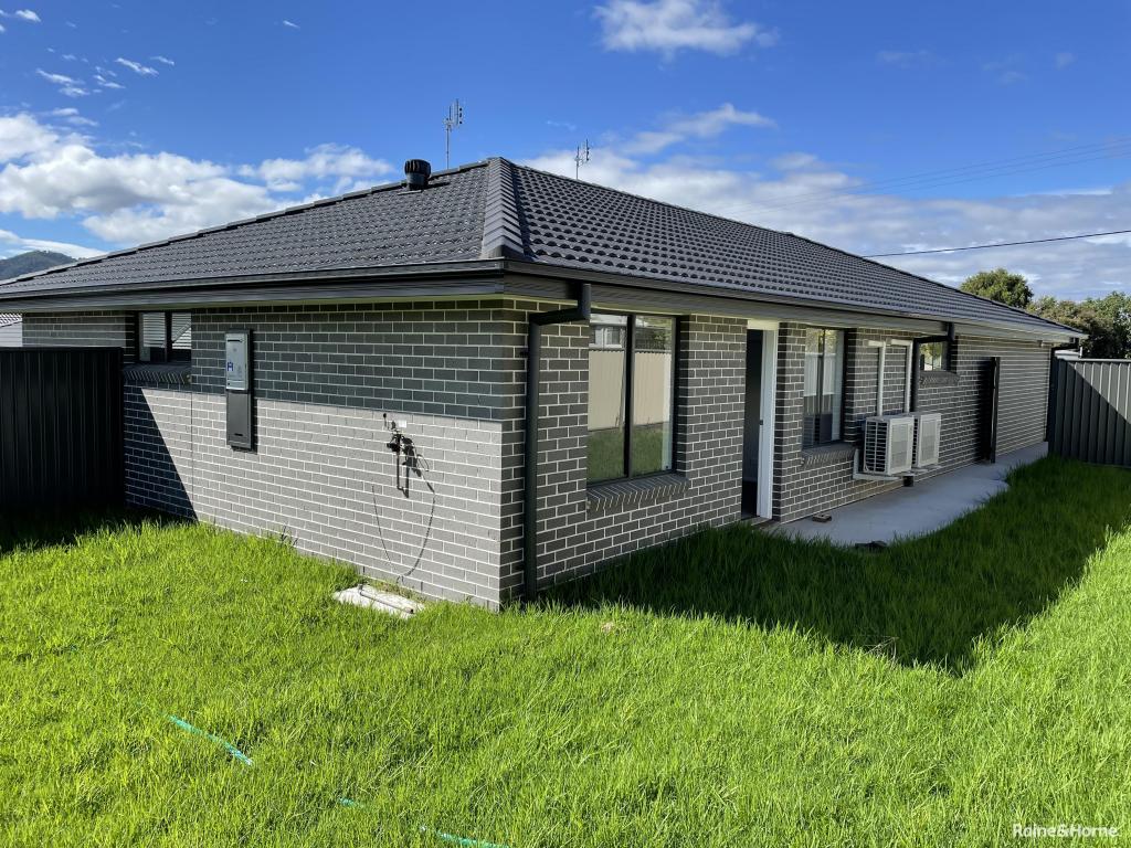 2/11b Chelmsford St, Kootingal, NSW 2352
