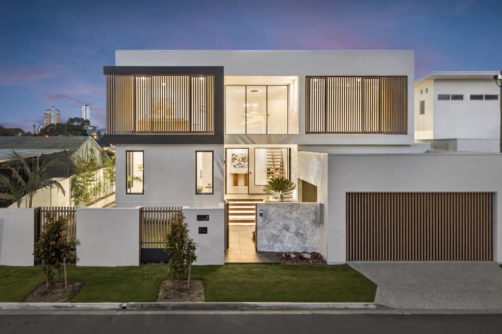 6 KEY WEST, BROADBEACH WATERS, QLD 4218