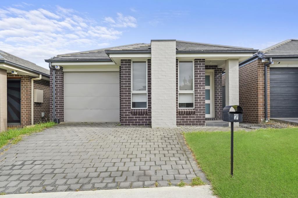 7 AKUNA ST, GREGORY HILLS, NSW 2557