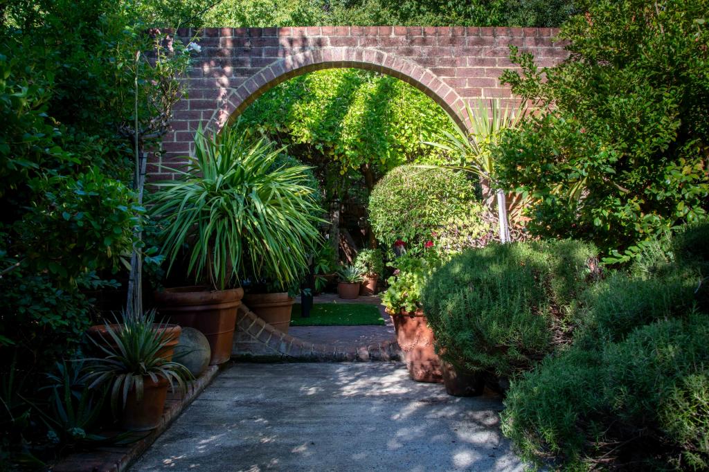 20 Kitchener St, Nedlands, WA 6009