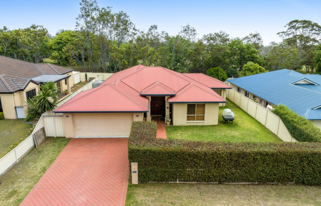 9 Chifley Ct, Middle Ridge, QLD 4350