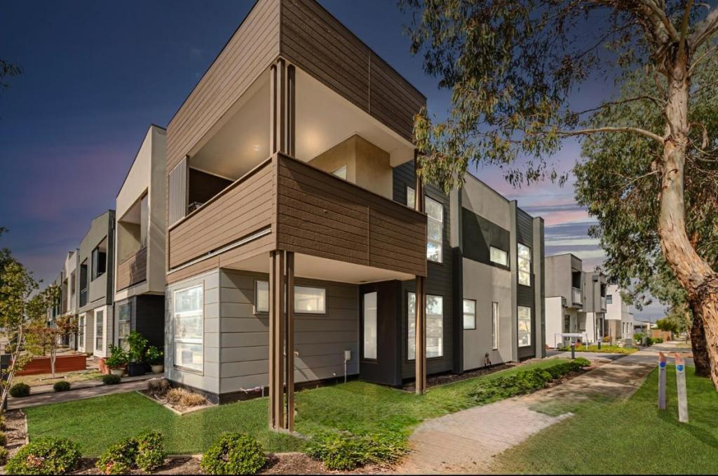 340 BRIDGE RD, STRATHTULLOH, VIC 3338