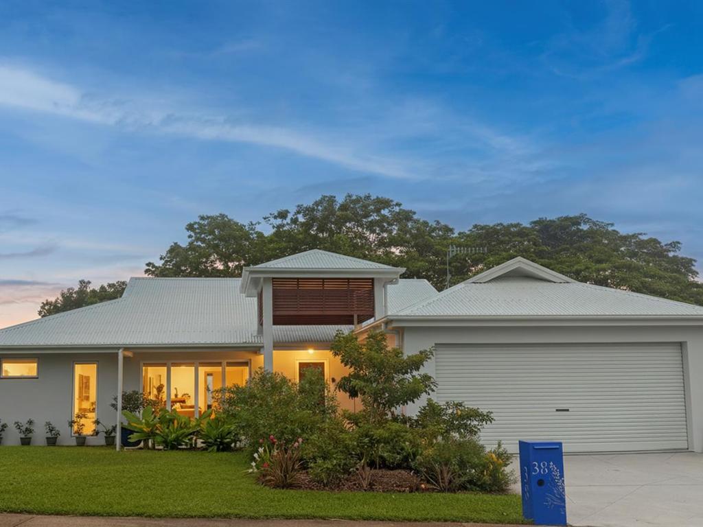38 Village Tce, Redlynch, QLD 4870