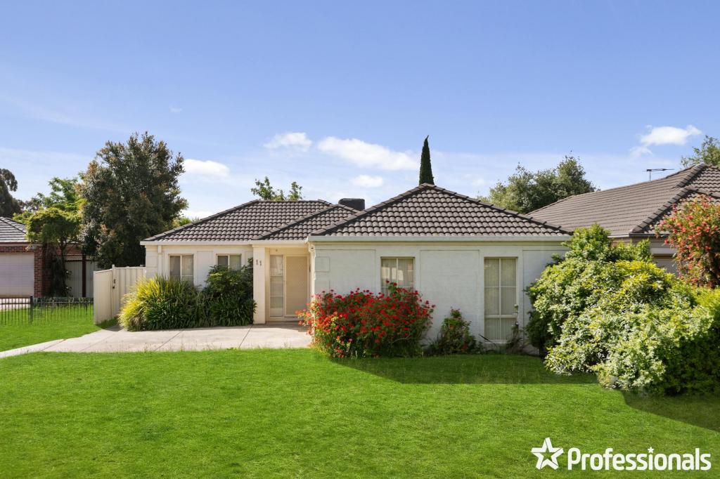 11 Caddick Gdns, Caroline Springs, VIC 3023