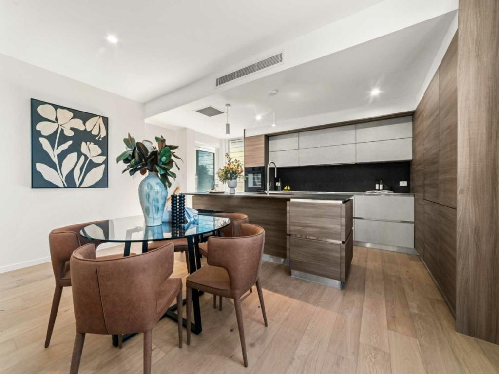 1/10 Abalone Ave, Paradise Point, QLD 4216