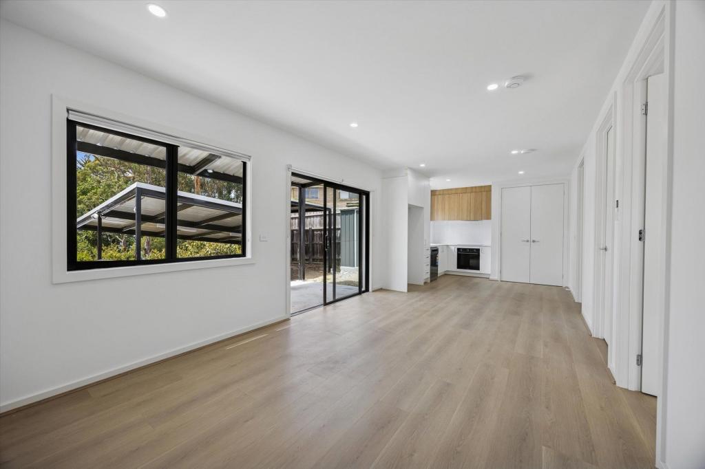 8A CANTERBURY RD, HEATHMONT, VIC 3135