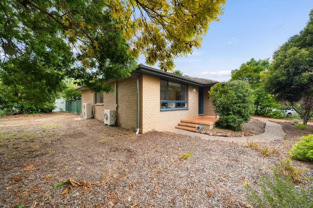 77 BEAUREPAIRE CRES, HOLT, ACT 2615