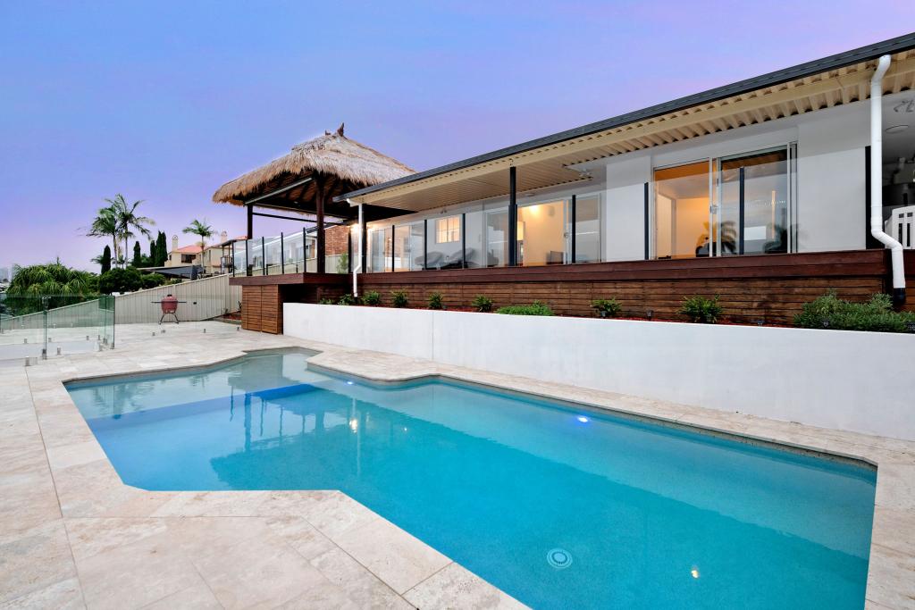 26 Selkirk Ave, Benowa, QLD 4217