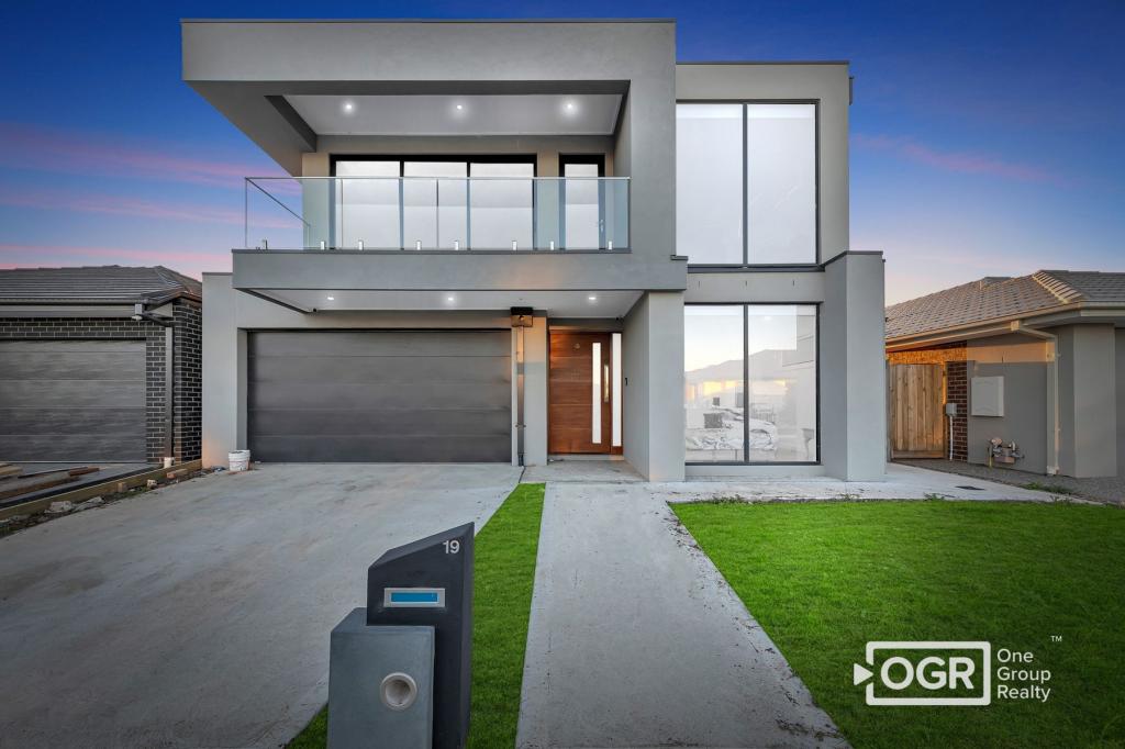 19 LUPPINO ST, DONNYBROOK, VIC 3064