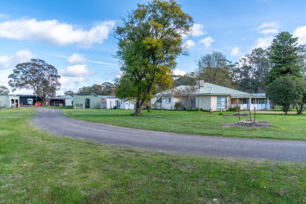 11 Dunns Lane, Creightons Creek, VIC 3666