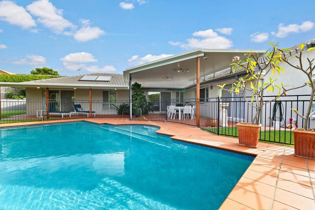 10 Cosmos Cl, Bridgeman Downs, QLD 4035
