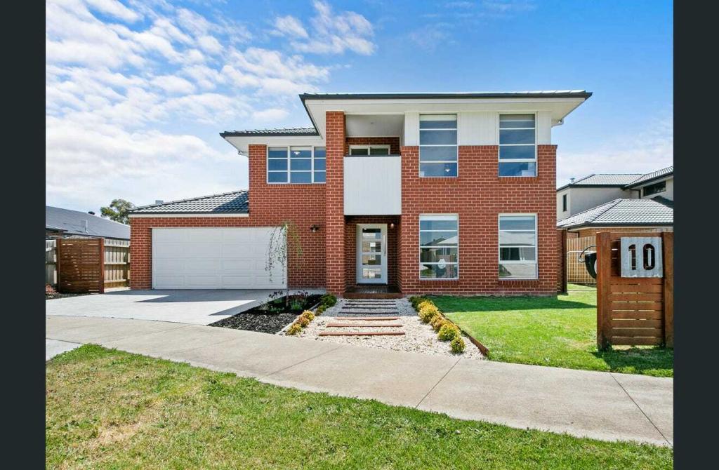 10 DURRAND CT, YINNAR, VIC 3869