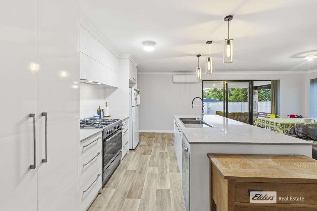 34 Grove St W, Little Grove, WA 6330