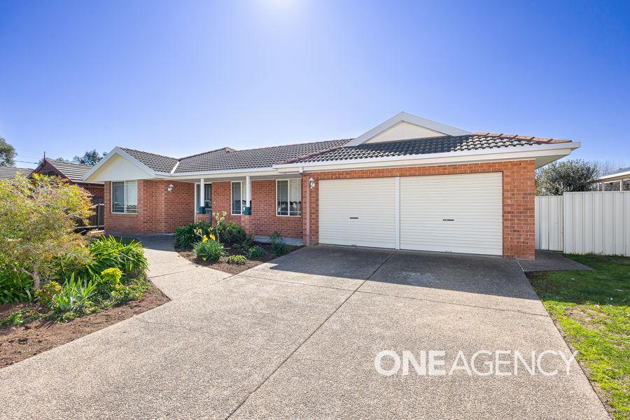 35 Lansdowne Ave, Lake Albert, NSW 2650