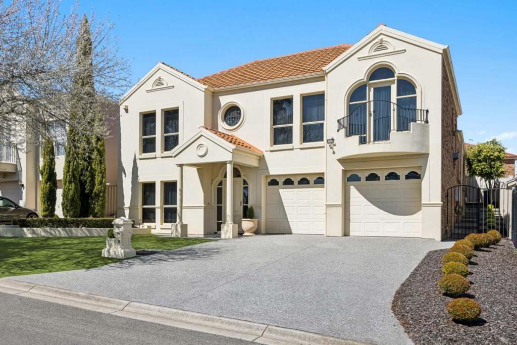 18 Claremont Rd, Golden Grove, SA 5125