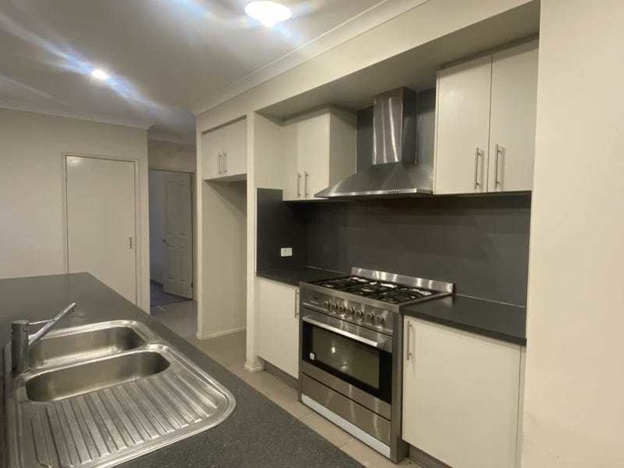 4 MALONEY AVE, CRAIGIEBURN, VIC 3064
