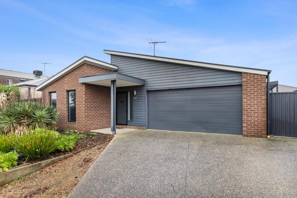 37 Tannin Way, Waurn Ponds, VIC 3216