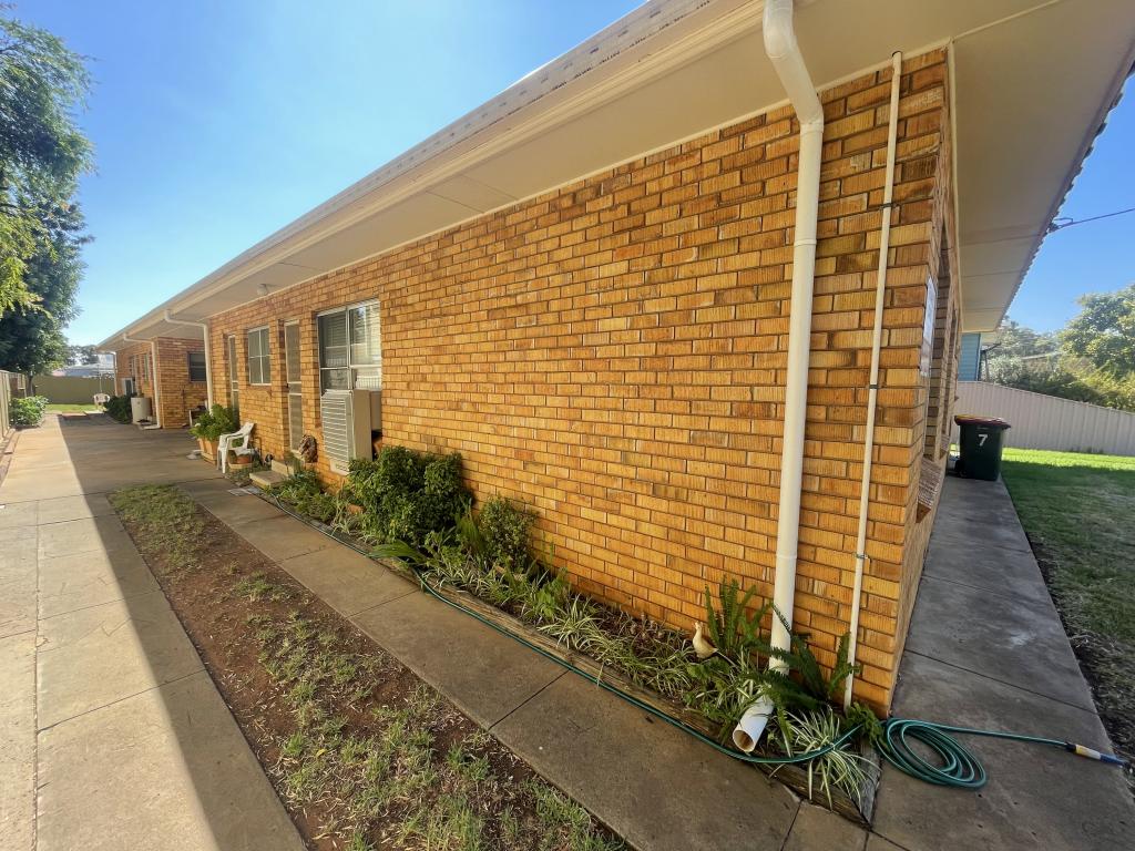 2/7 Doongara St, Griffith, NSW 2680