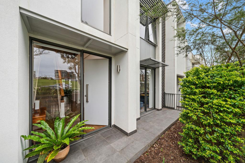 5 GRASSLAND ST, ROUSE HILL, NSW 2155