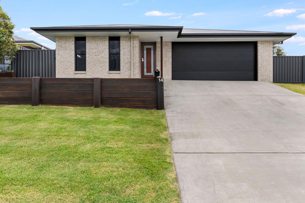 14 Excalibur Cres, Southside, QLD 4570