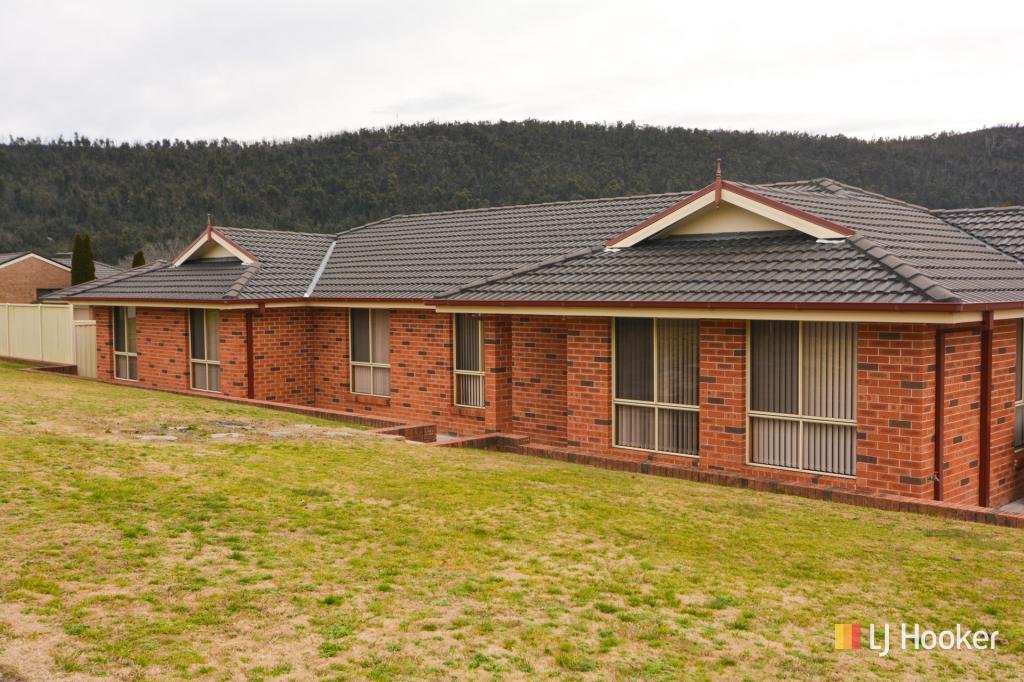 3 Henderson Pl, Lithgow, NSW 2790