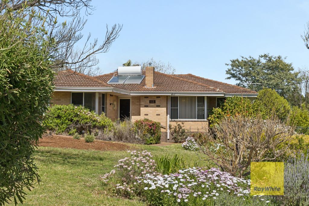12 Mary Dr, Lesmurdie, WA 6076