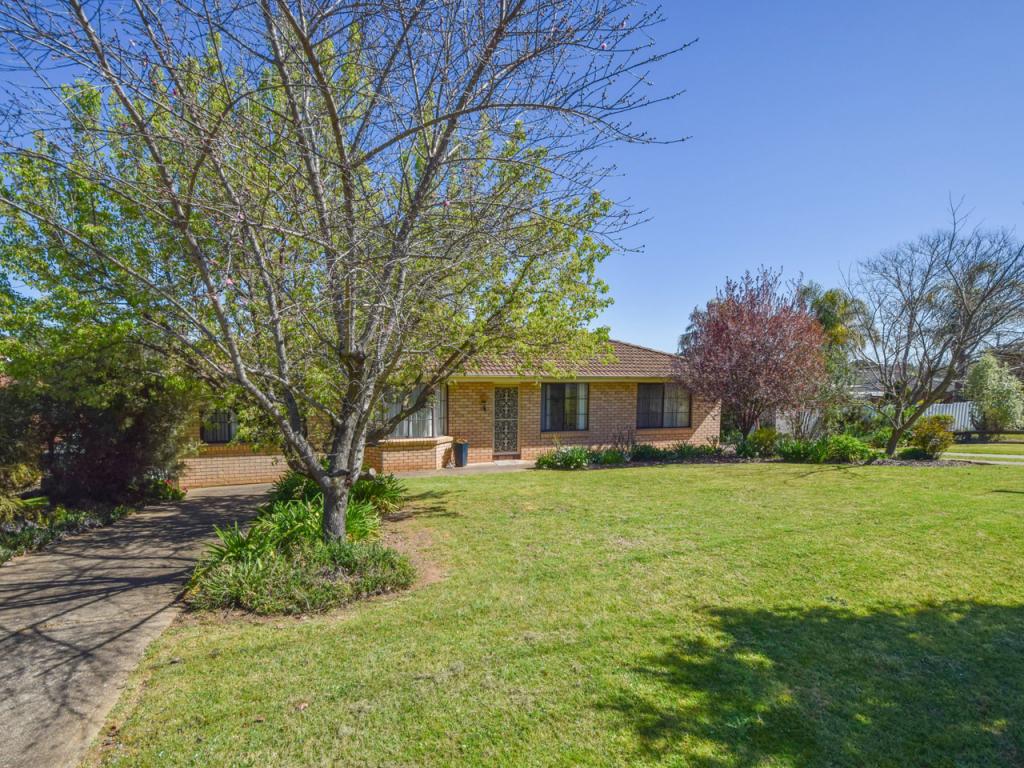 24 Keevil Dr, Young, NSW 2594