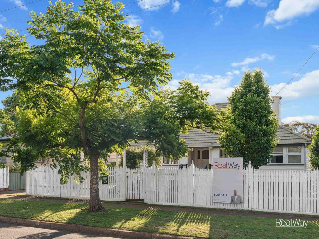 13 Bothwell St, Newtown, QLD 4350