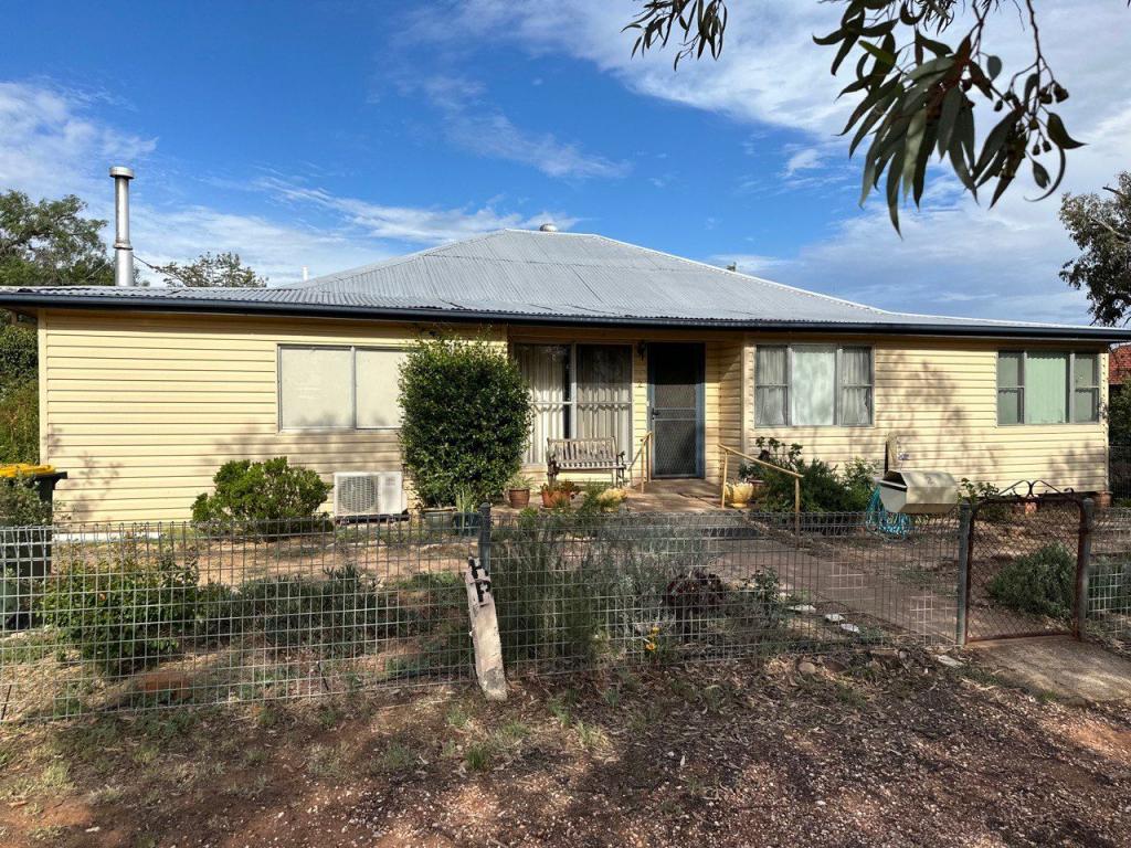 2 Kitchener St, Tullamore, NSW 2874