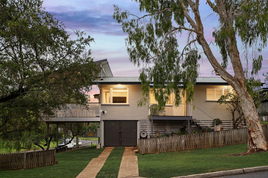 4 Burbank St, Stafford Heights, QLD 4053
