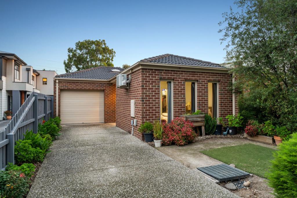 17 Cypress Ave, Brooklyn, VIC 3012