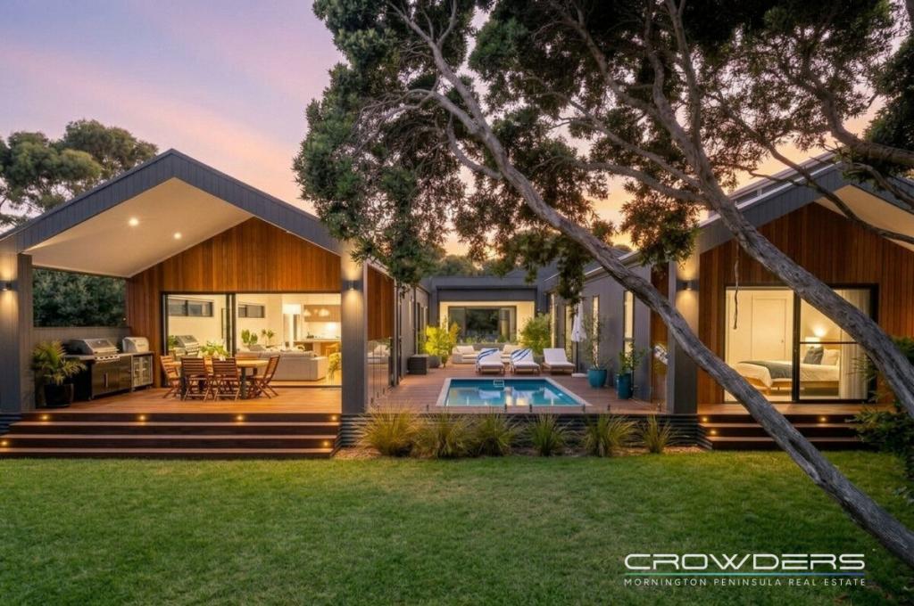 2 Cooraminta Rd, Rye, VIC 3941