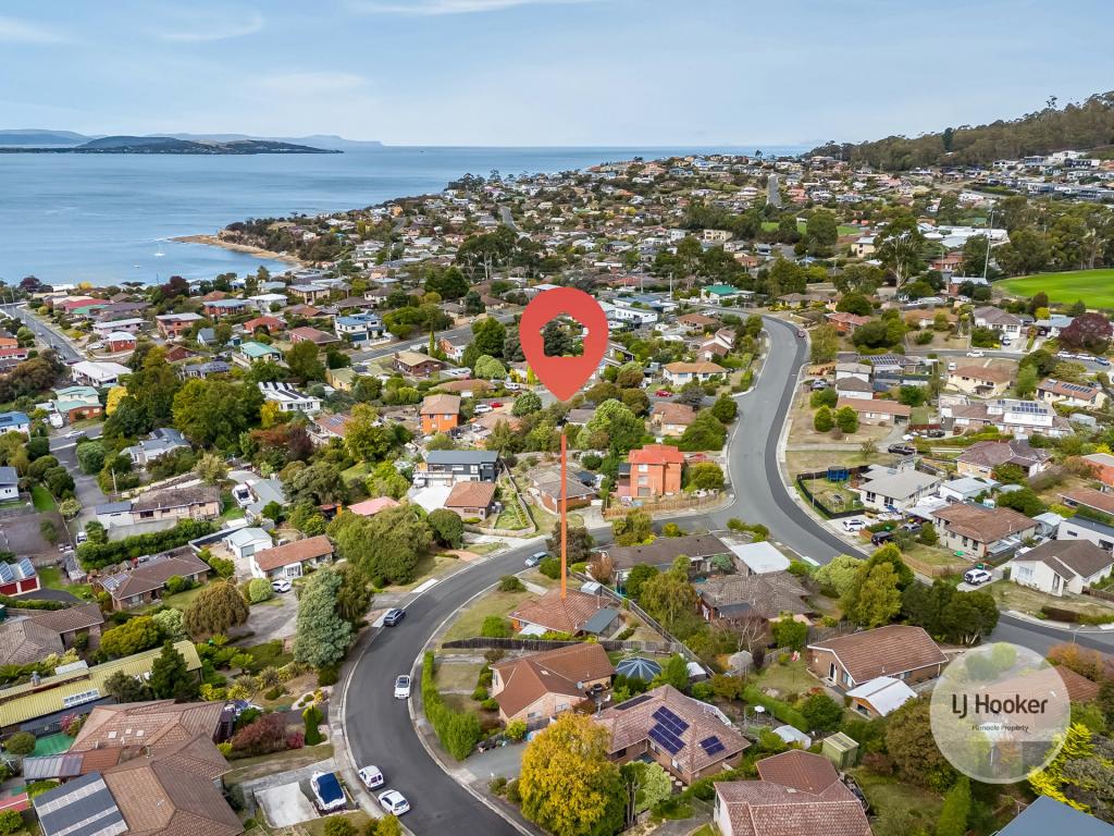 2 Calder Cres, Blackmans Bay, TAS 7052